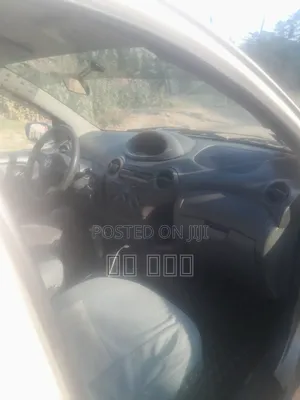 Toyota Vitz 2002 Silver