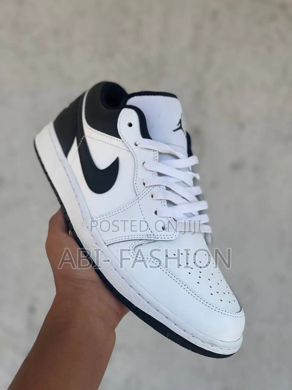 Air Jordan 1 Low Royal Color Balck X White