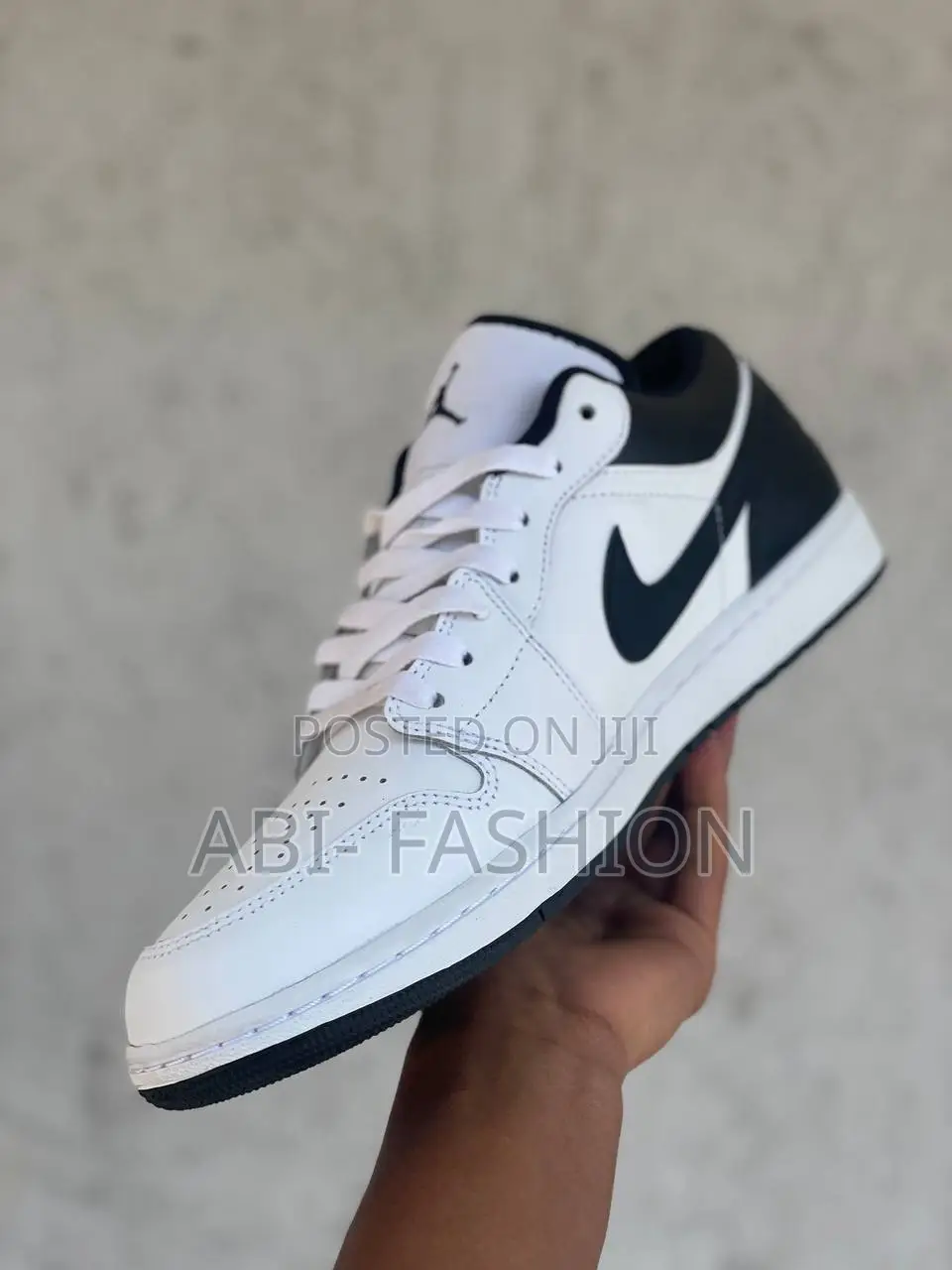 Air Jordan 1 Low Royal Color Balck X White