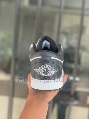 Air Jordan 1 Low Royal Color Balck X White