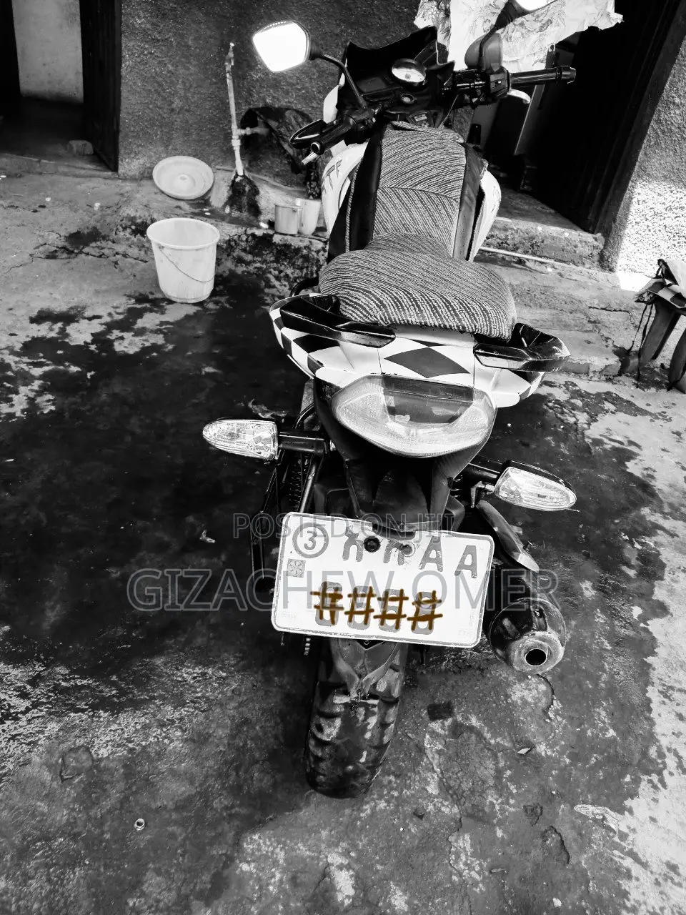 TVS Apache 180 RTR 2014 White