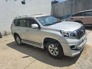 Photo - Toyota Land Cruiser 2013 Gray