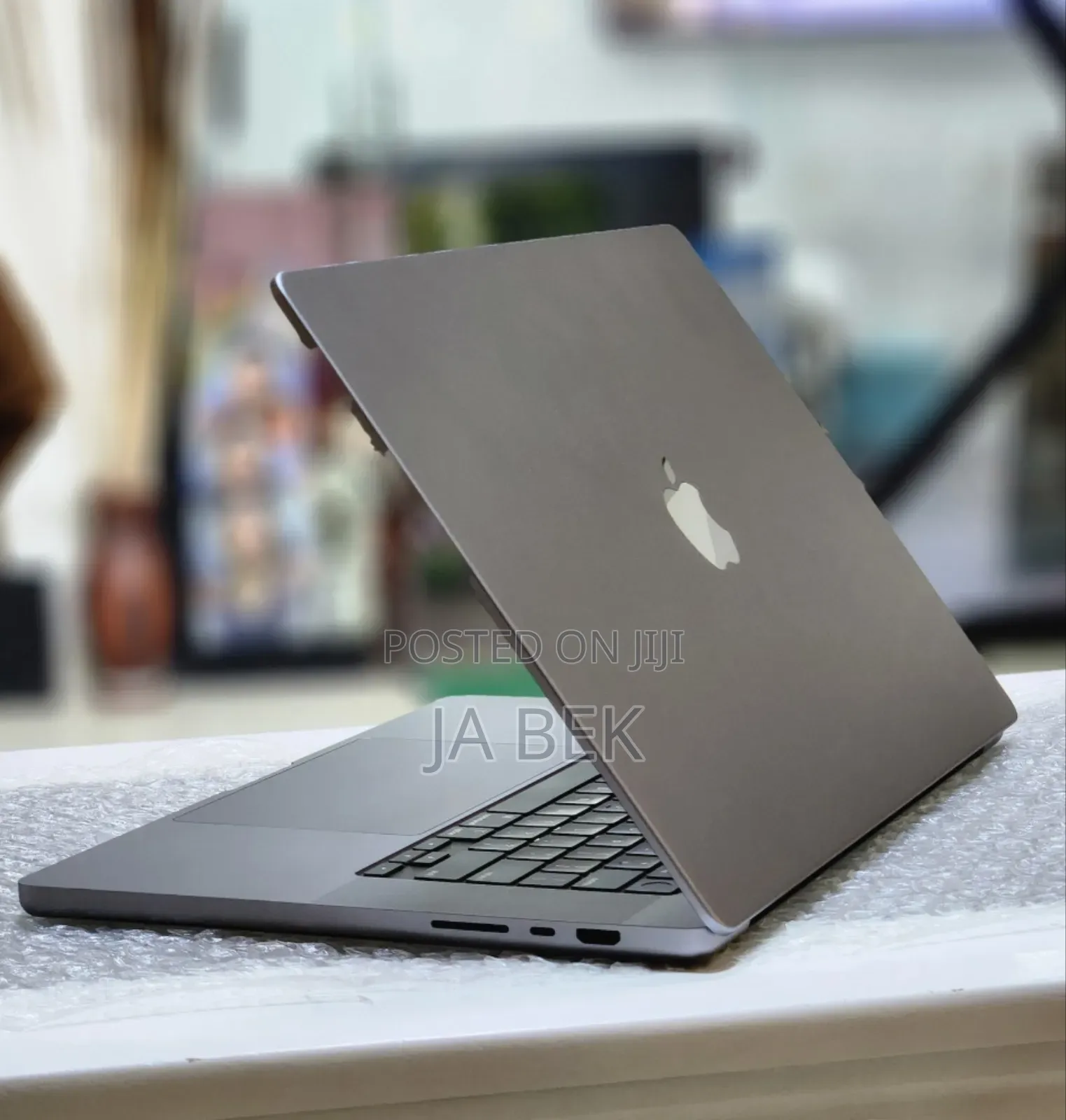 New Laptop Apple MacBook Pro M1 32GB Apple M1 Pro SSD 512GB