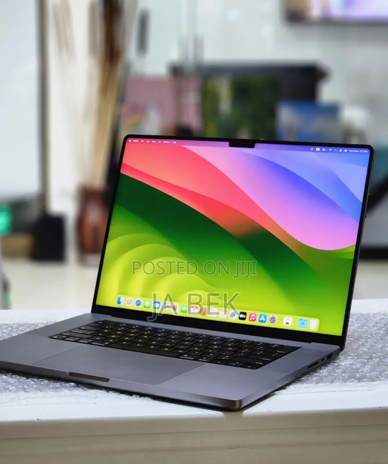 New Laptop Apple MacBook Pro M1 32GB Apple M1 Pro SSD 512GB