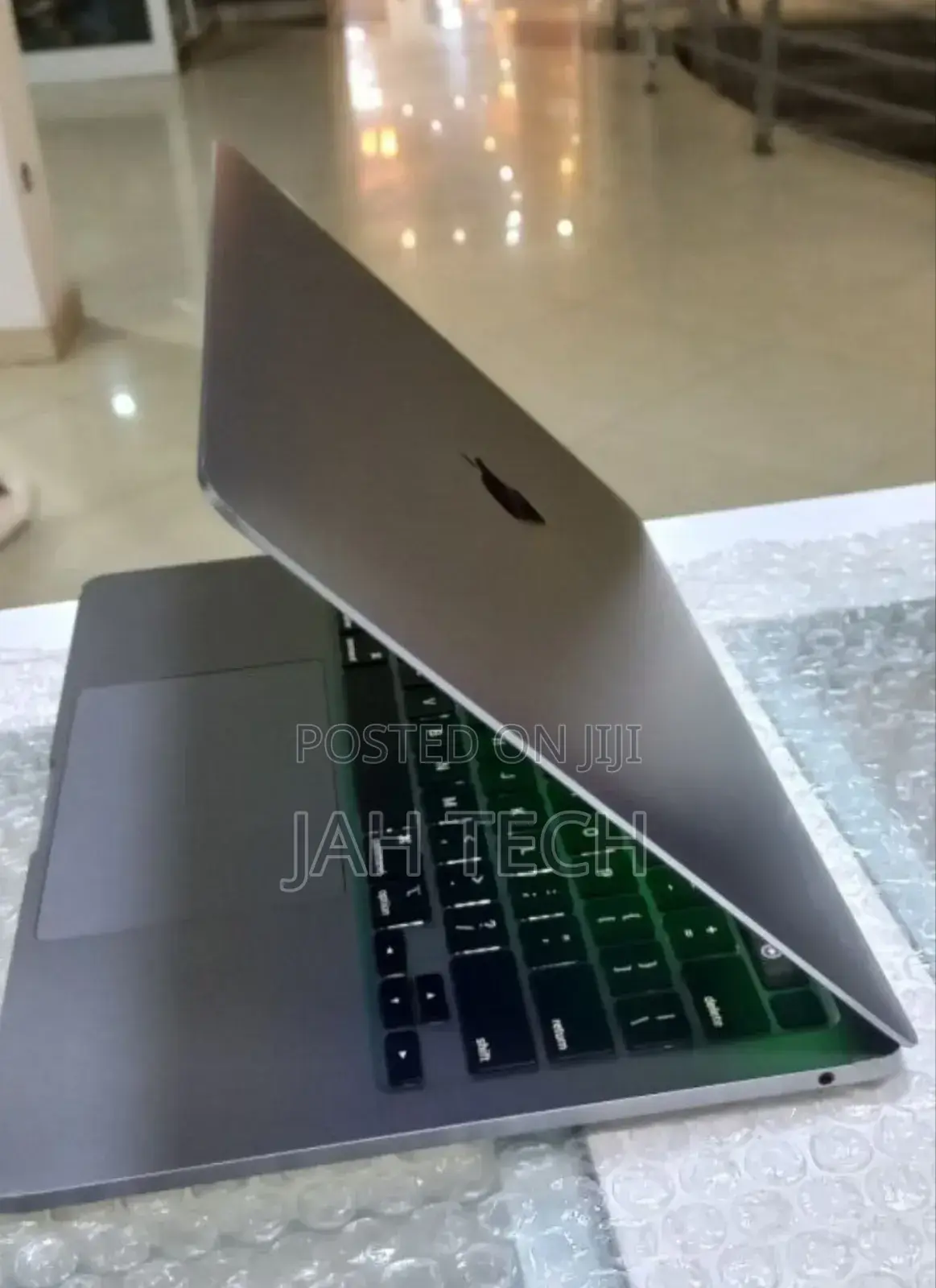 New Laptop Apple MacBook Pro 2020 M1 16GB Apple M1 Pro SSD 256GB