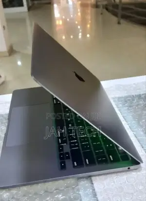 New Laptop Apple MacBook Pro 2020 M1 16GB Apple M1 Pro SSD 256GB