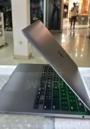 New Laptop Apple MacBook Pro 2020 M1 16GB Apple M1 Pro SSD 256GB