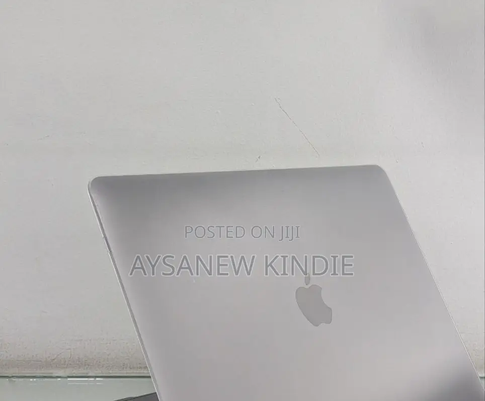 New Laptop Apple MacBook Pro 2022 M2 8GB Apple M2 SSD 256GB