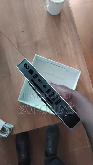 New Laptop Apple MacBook 4GB Intel Core i7 SSD 1T