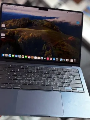 Photo - New Laptop Apple MacBook Air 2022 M2 8GB Intel Core I5 SSD 256GB