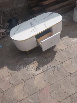 ማች ቴብልና Stand