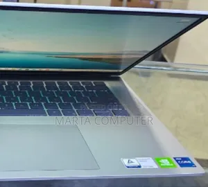 New Laptop Dell Inspiron 16 5620 16GB Intel Core I7 SSD 512GB