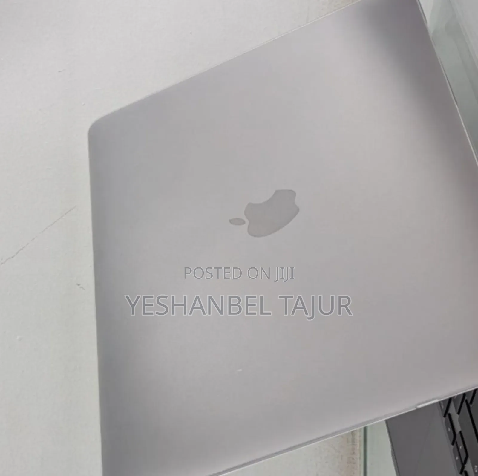 New Laptop Apple MacBook Pro 2022 M2 8GB Apple M2 SSD 256GB