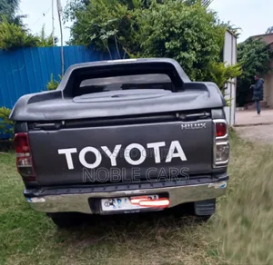 Toyota Hilux 2014 Gray