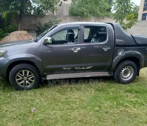 Photo - Toyota Hilux 2014 Gray