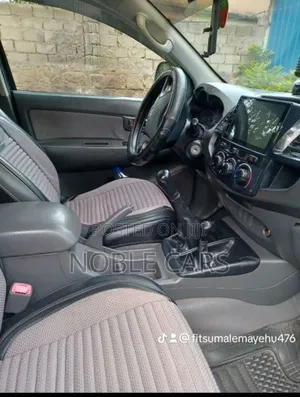 Toyota Hilux 2014 Gray