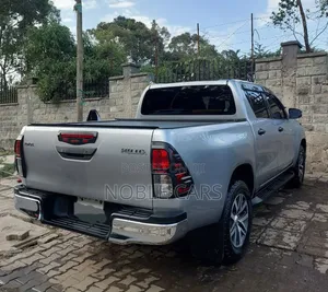 Toyota Hilux 2020 Silver