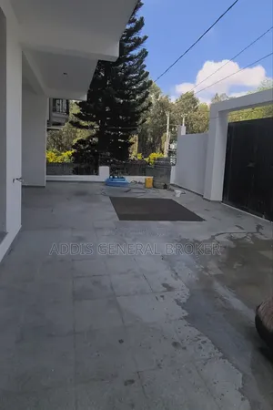 8bdrm House in Bulbula, Bole for sale