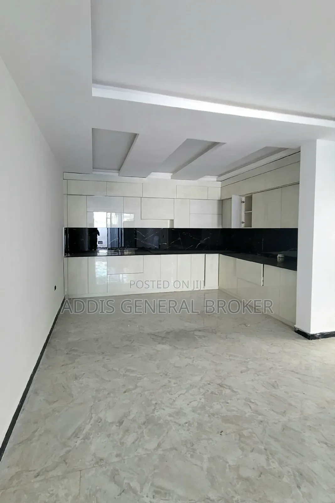 8bdrm House in Bulbula, Bole for sale