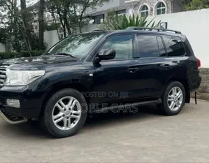 Photo - Toyota Land Cruiser 4.5 V8 VXR 2013 Matt Black