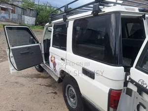 Toyota Land Cruiser 2018 Ivory