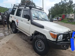 Toyota Land Cruiser 2018 Ivory