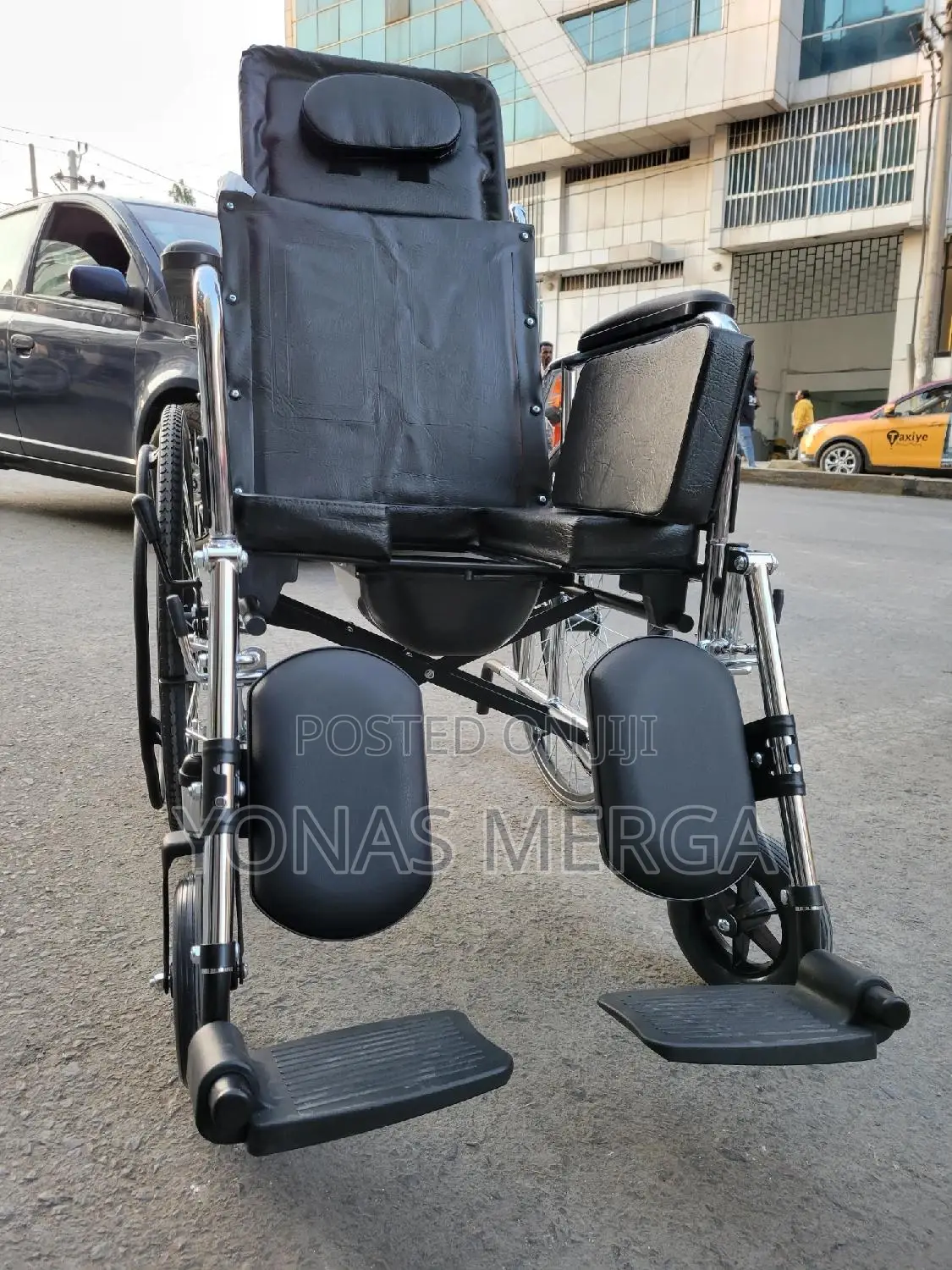 Toilet糰出multifunctional Wheelchairs Can Also Be Used as Shower Chairs.