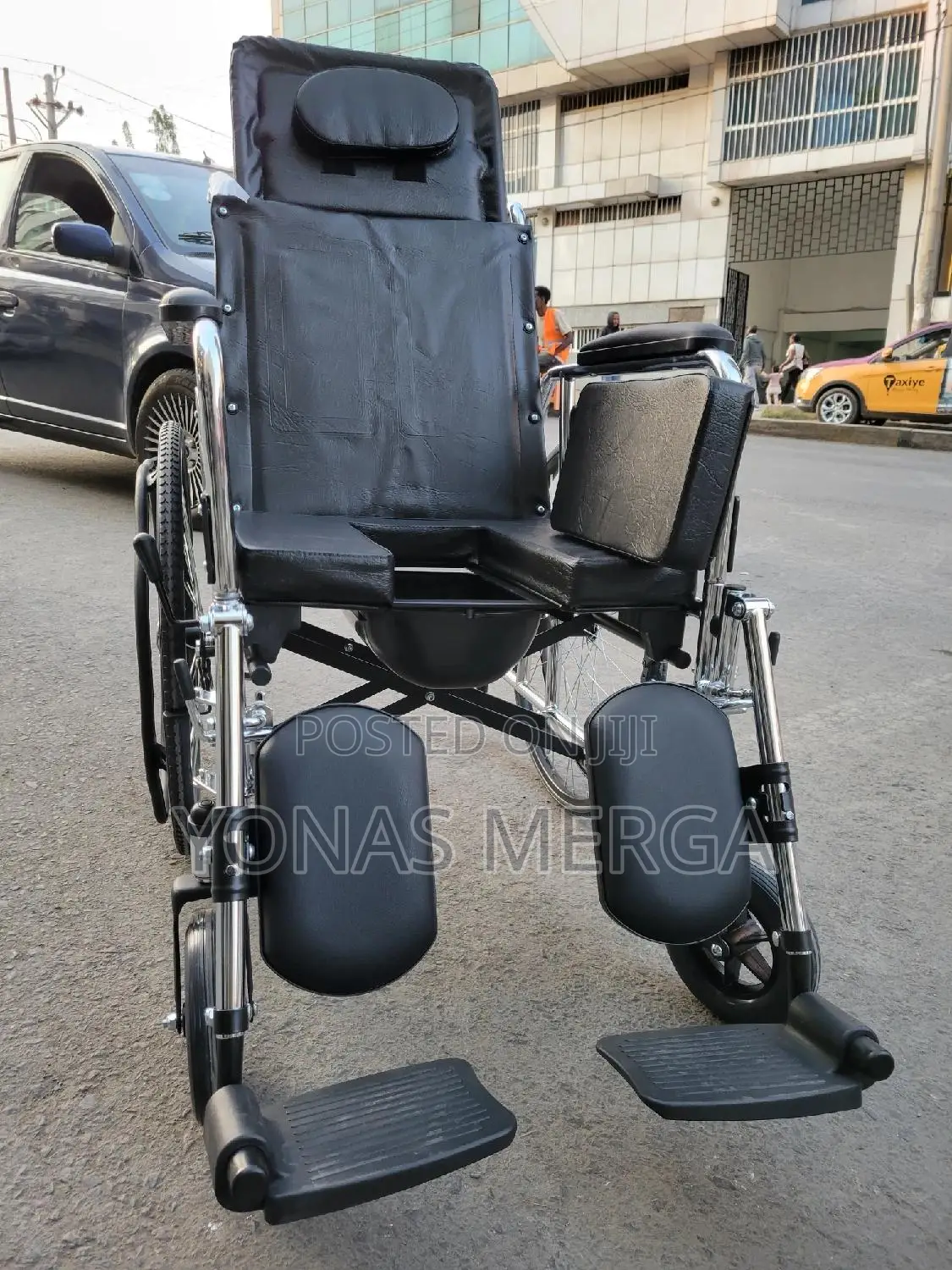 Toilet Wheelchair峥仗backrest to a Lying Position, Up to 180 Degrees.