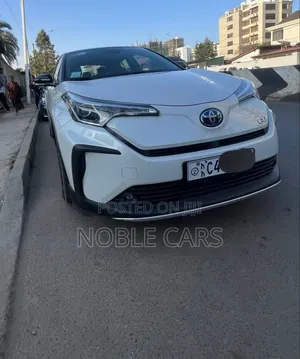 Toyota C-HR 2023 Ivory
