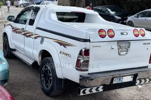 Toyota Hilux 2013 White
