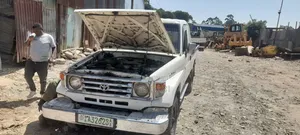 Toyota Land Cruiser 2006 White