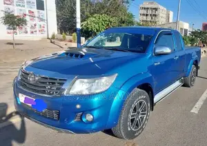 Photo - Toyota Hilux 2015 Blue