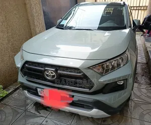 Photo - Toyota RAV4 2022 Gray