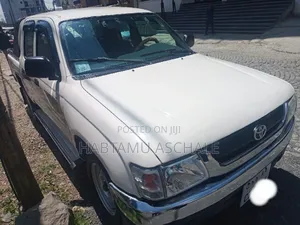 Toyota Hilux 1998 White