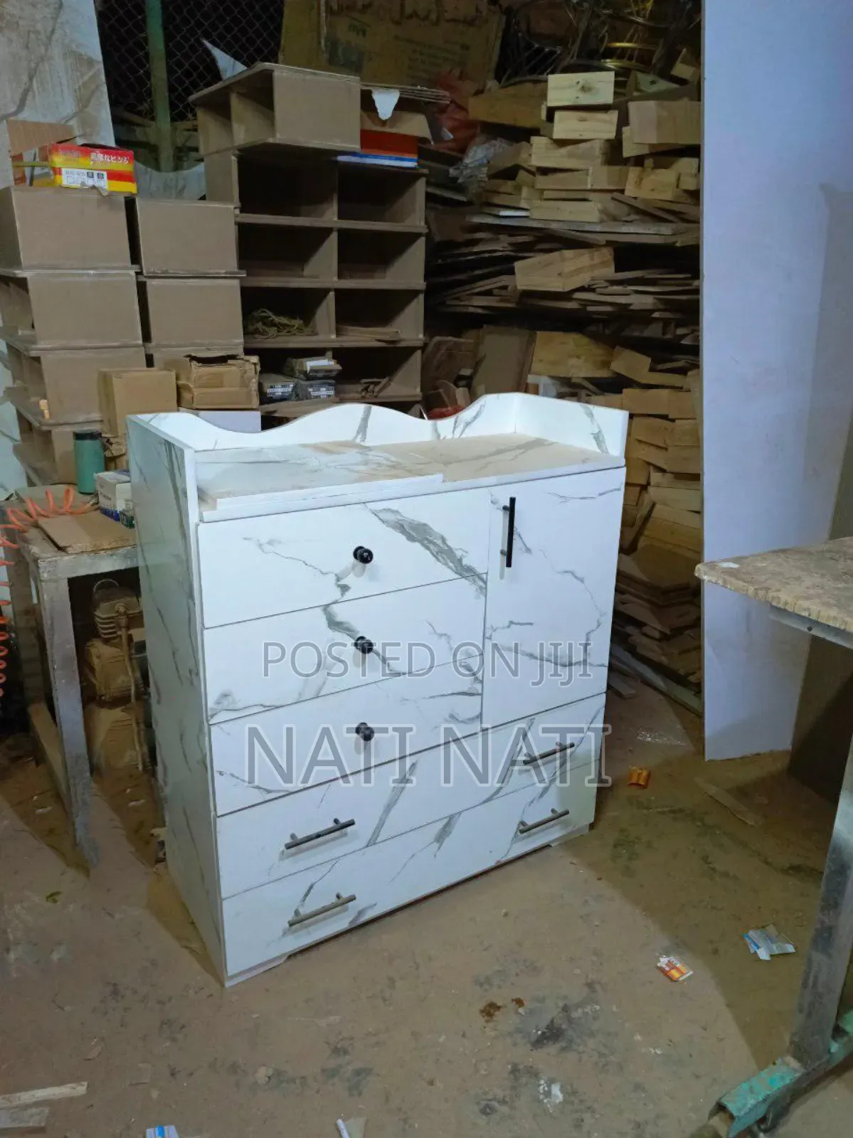 Como With a Study Table