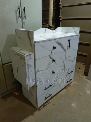 Como With a Study Table