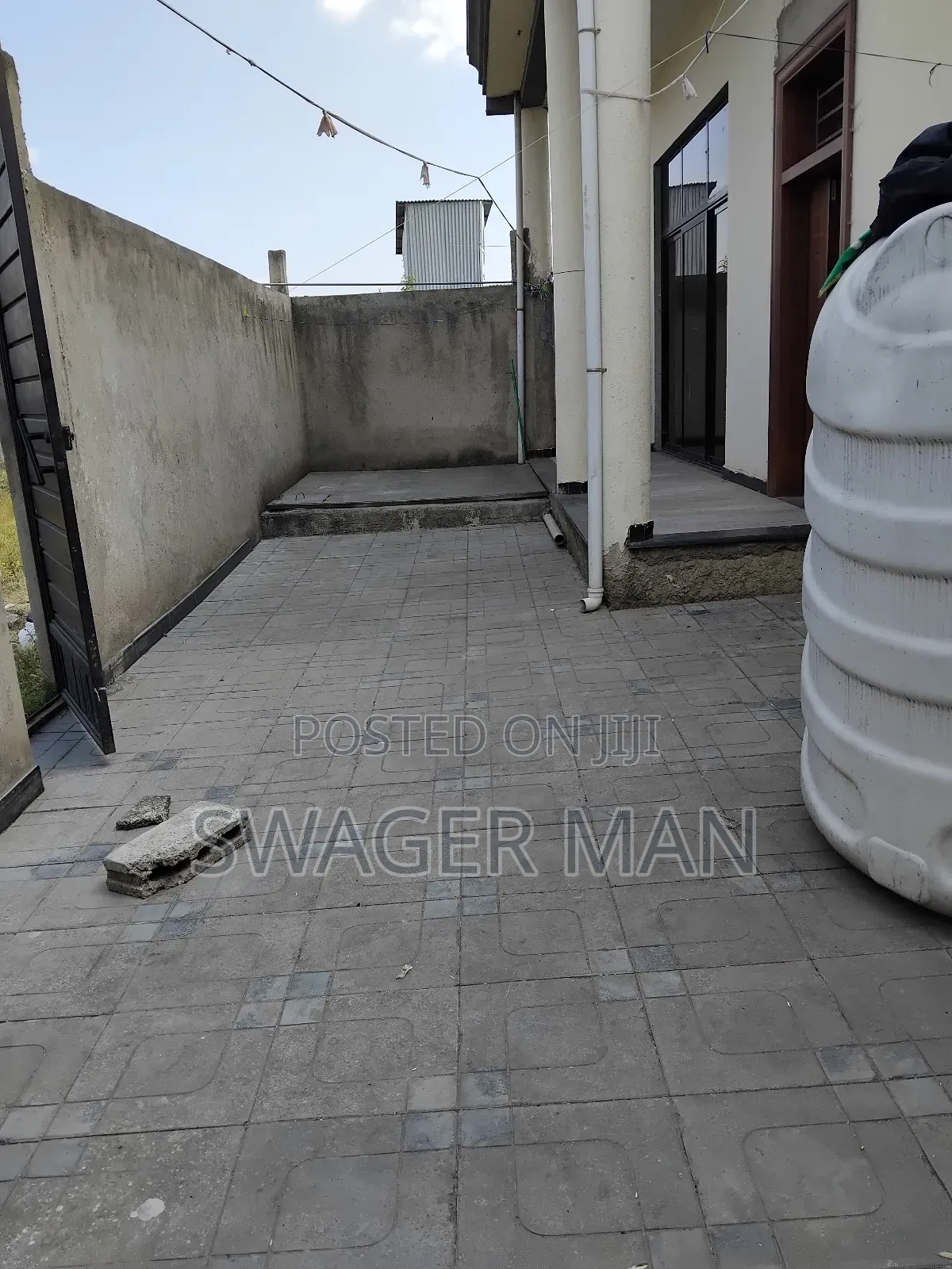 6bdrm Villa in Tafo, Yeka for sale