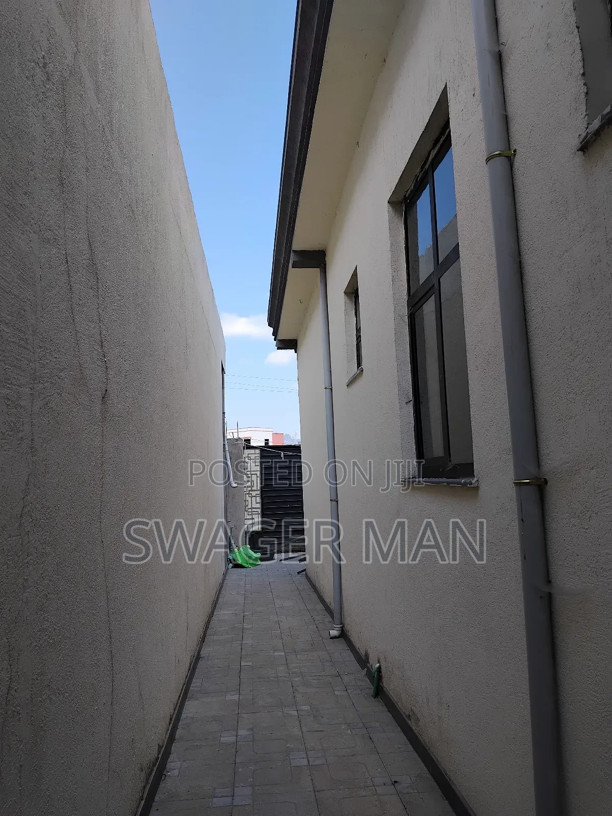 6bdrm Villa in Tafo, Yeka for sale