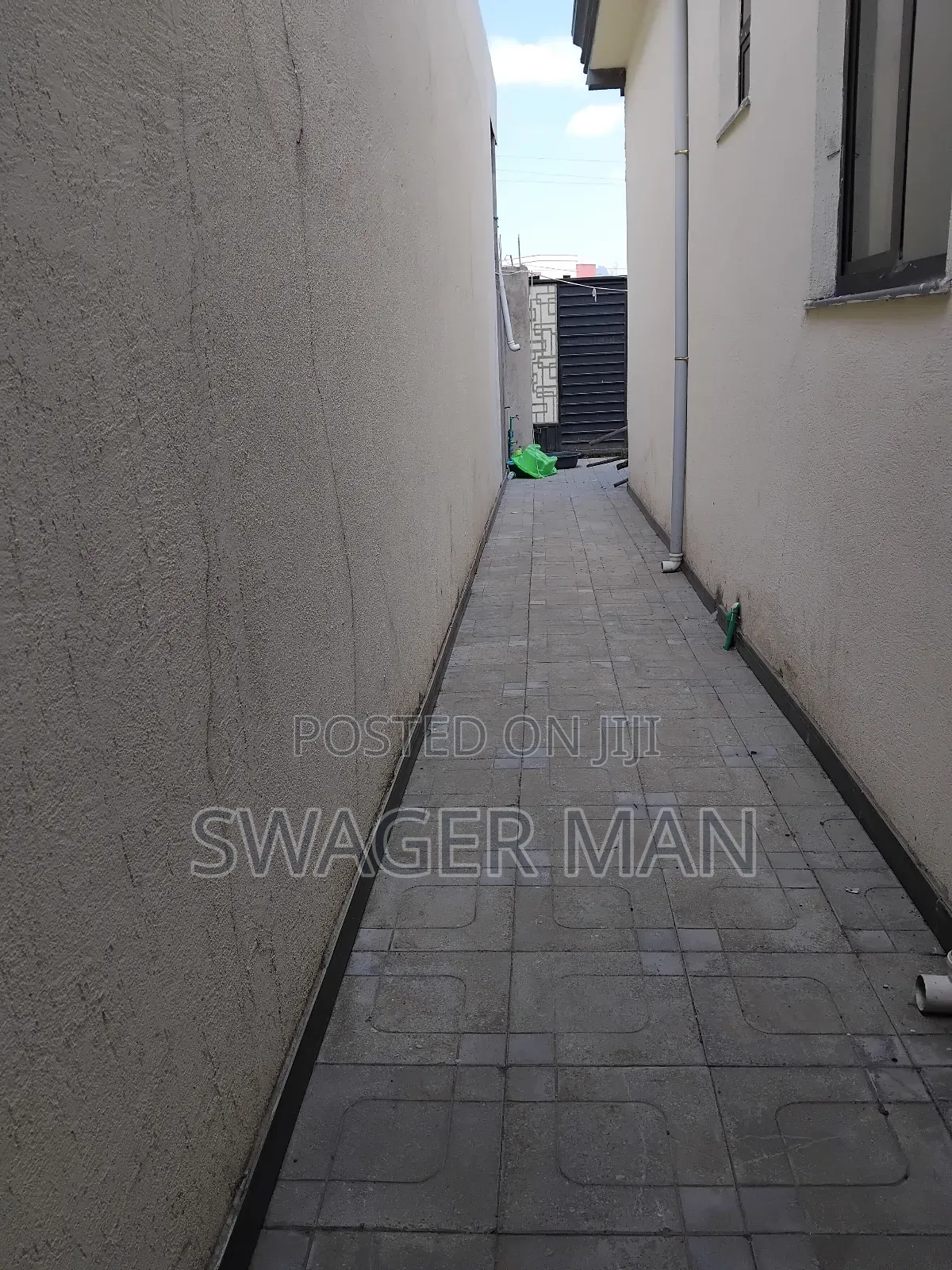 6bdrm Villa in Tafo, Yeka for sale