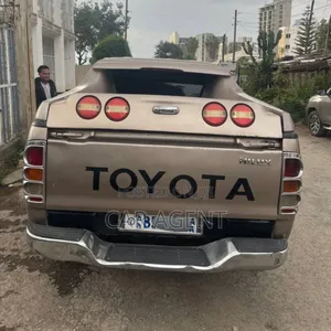 Toyota Hilux 2012 White