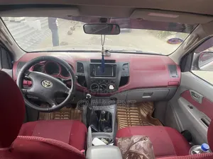 Toyota Hilux 2012 White