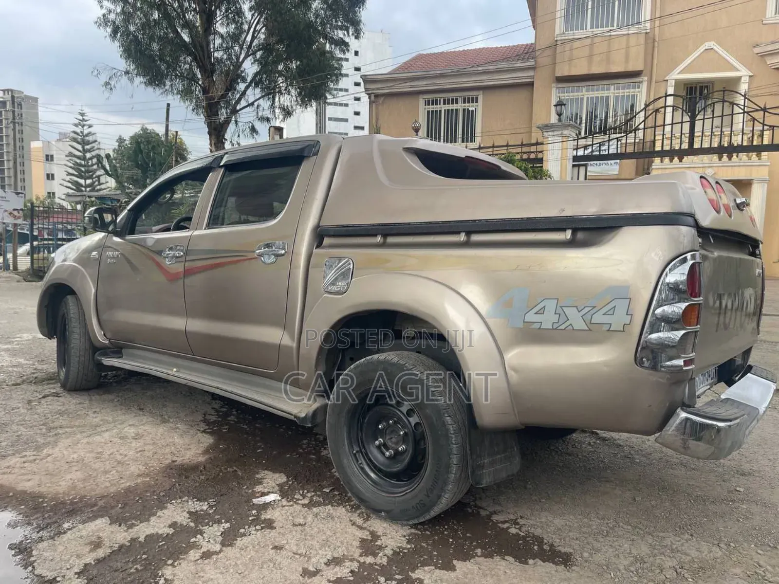 Toyota Hilux 2012 White