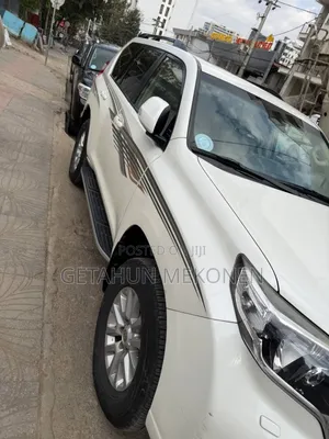 Photo - Toyota Land Cruiser 2015 White