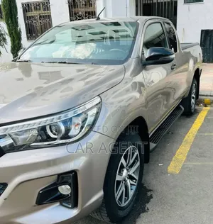 Toyota Hilux 2020 Gray