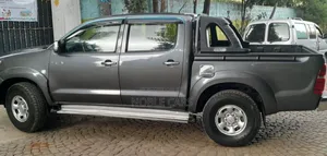 Toyota Hilux 2013 Gray