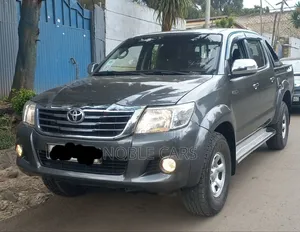 Photo - Toyota Hilux 2013 Gray