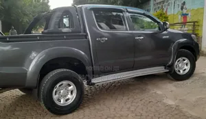 Toyota Hilux 2013 Gray