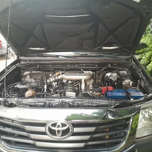 Toyota Hilux 2013 Gray