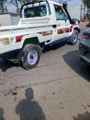 Photo - Toyota Land Cruiser 2008 White