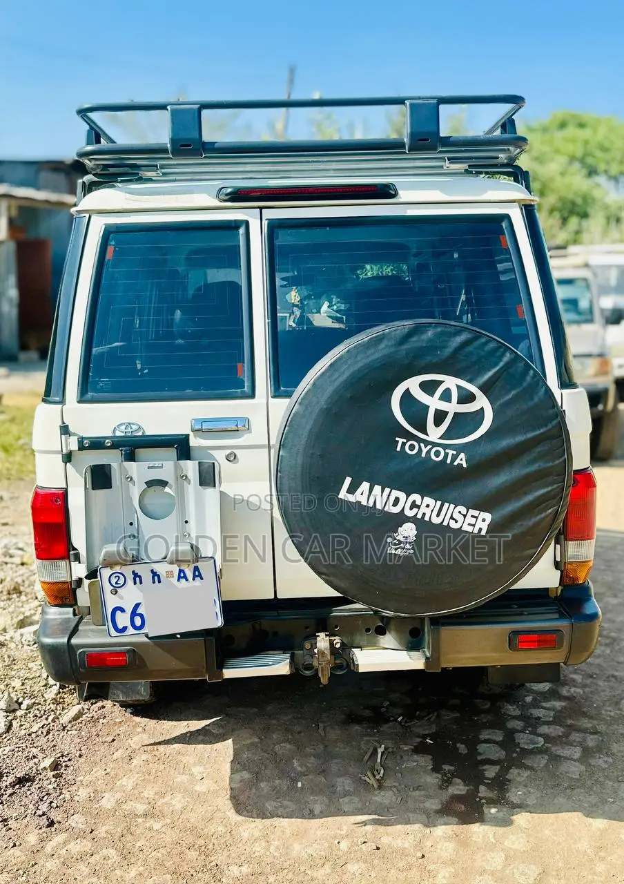 Toyota Land Cruiser 2018 White